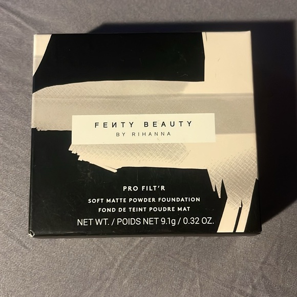 Fenty 185 Pro Filt’r Soft Matte Powder Foundation - Picture 2 of 4